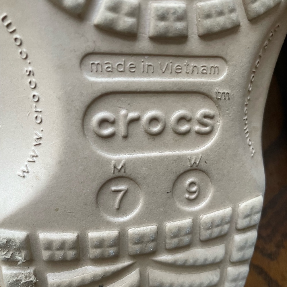 CROCS Leopard Print with Jibbitz included - Picture 3 of 5